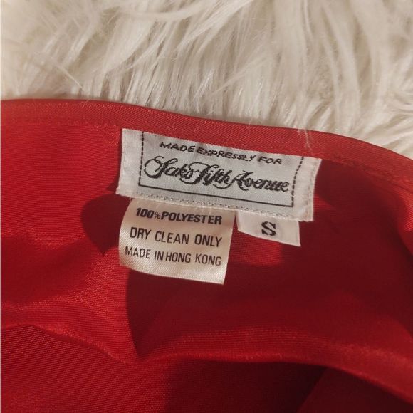 VINTAGE SAKS FIFTH AVENUE RED V NECK TANK - Picture 3 of 3